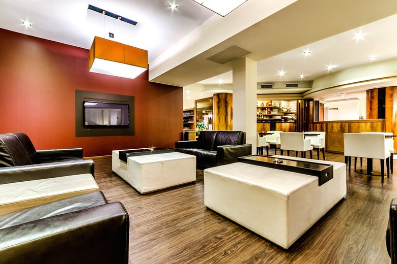 Smart Hotel Holiday