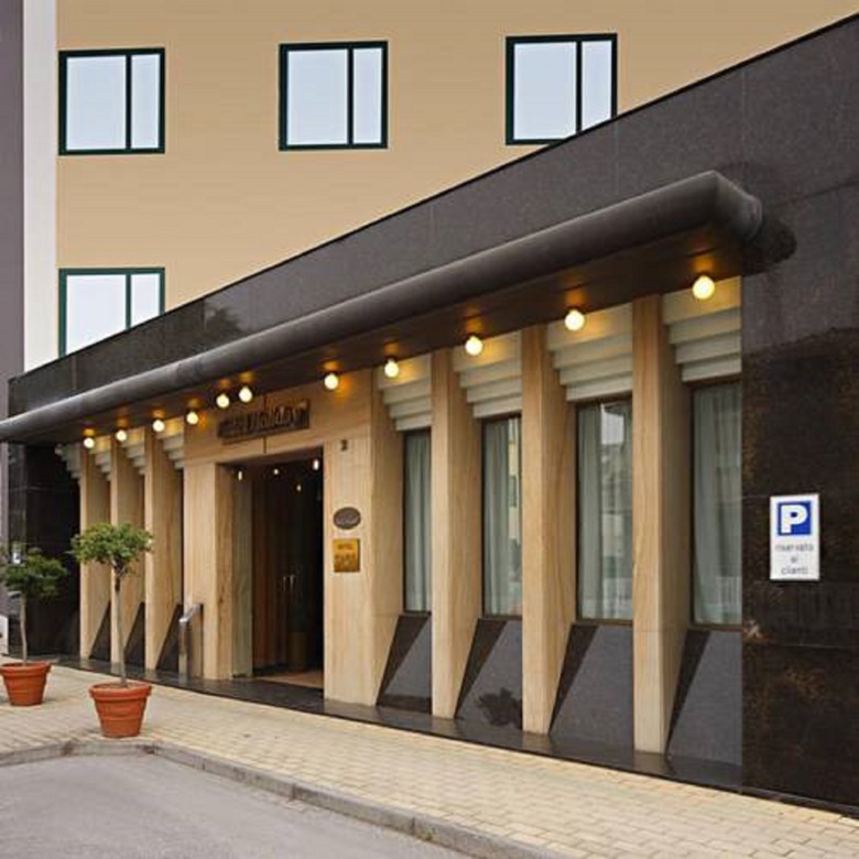 Smart Hotel Holiday