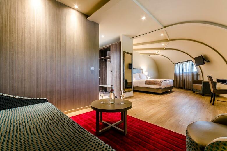 Smart Hotel Holiday