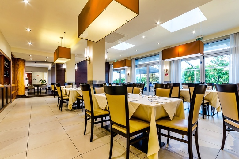 Smart Hotel Holiday