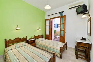 Apartamentos Pension Petros