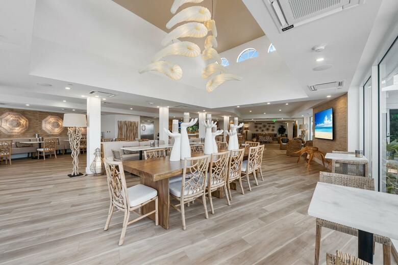 Hotel Beachcomber Resort & Villas