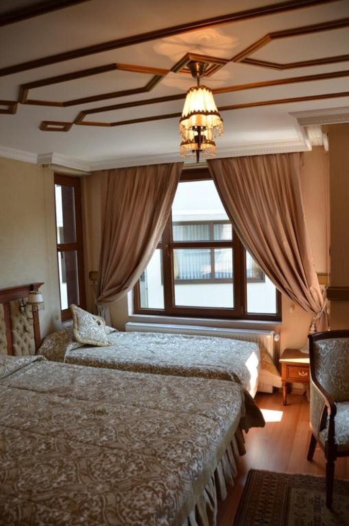 Aruna Hotel