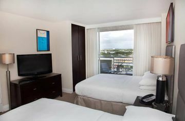 Hotel Doubletree Suites By Hilton - Gallery One