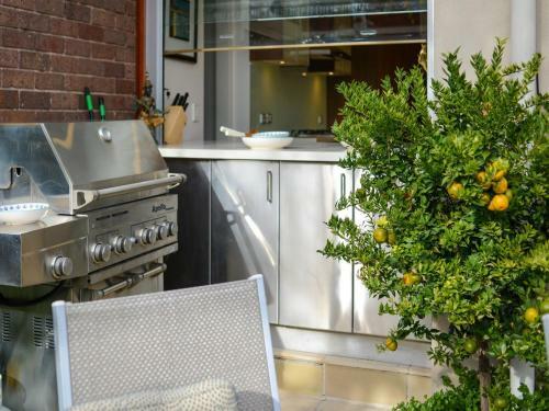 Boutique Stays - Maple On Kent, Glen Iris Townhouse