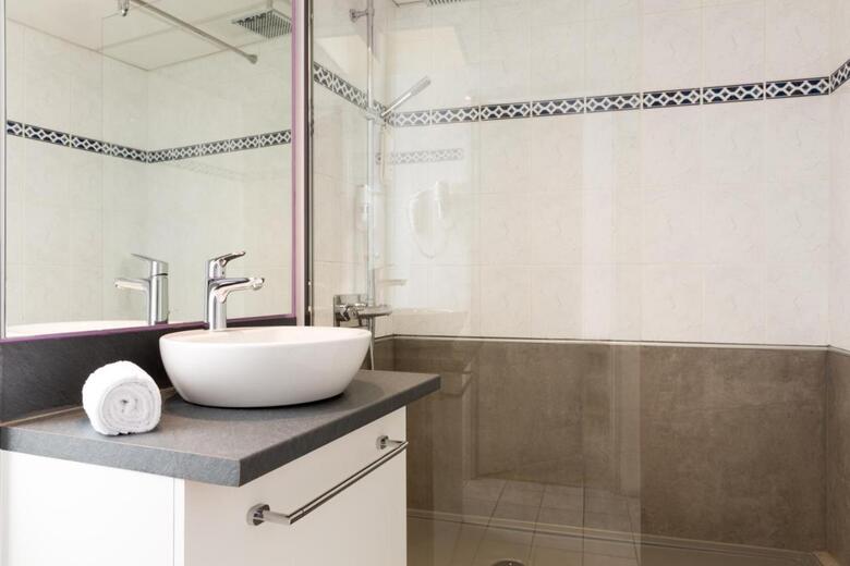 Brit Hotel Confort Nevers Centre Gare