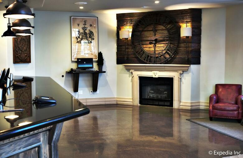 Hotel Camelot Inn And Suites