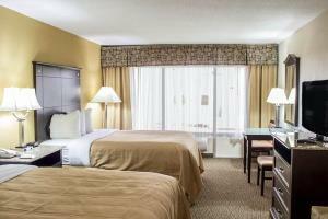 Hotel Quality Inn & Suites Airpark East