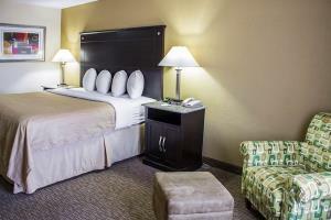 Hotel Quality Inn & Suites Airpark East