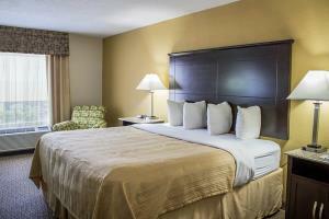 Hotel Quality Inn & Suites Airpark East