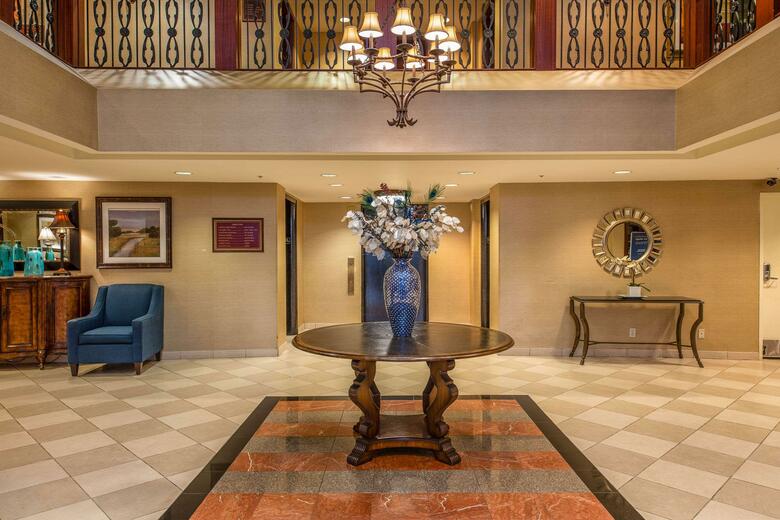 Clarion Collection Hotel Arlington Court Suites