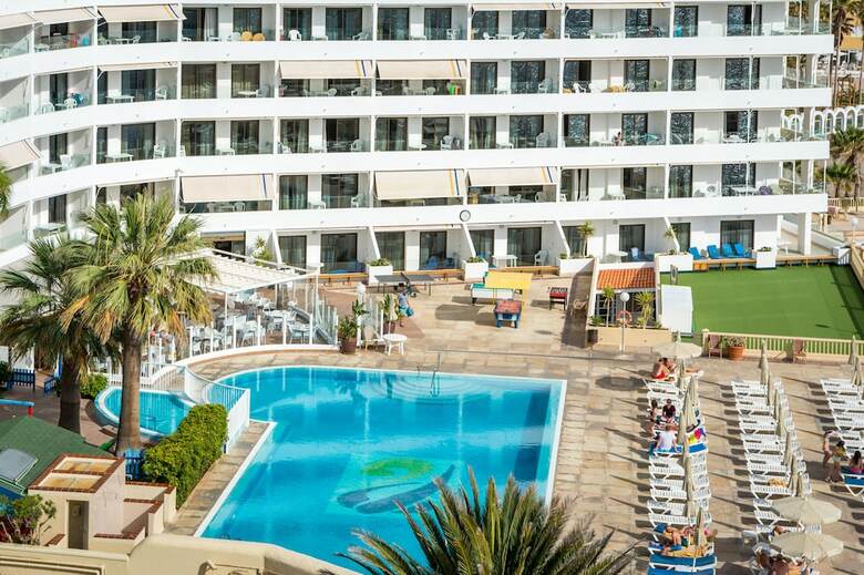 Pearly Grey Ocean Club Apartments & Suites