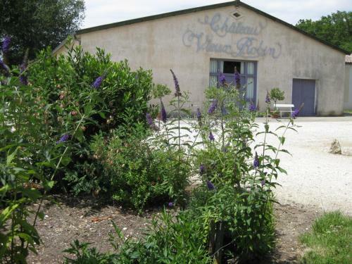 Bed & Breakfast Les Chambres D'h�tes De Ch�teau Vieux Robin