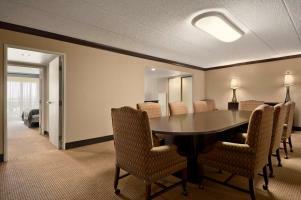 Hotel Embassy Suites Philadelphia - Airport