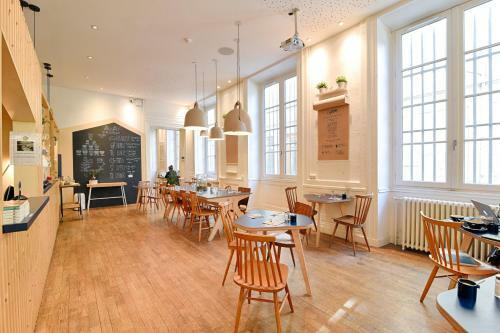 Away Hostel & Coffee Shop