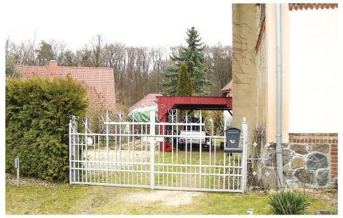 Three-bedroom Holiday Home In Gohren-lebbin Ot U.