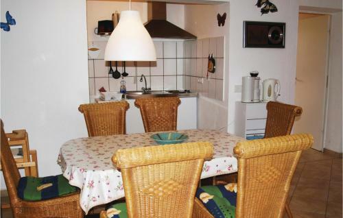 Three-bedroom Holiday Home In Gohren-lebbin Ot U.