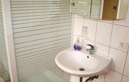 Three-bedroom Holiday Home In Gohren-lebbin Ot U.