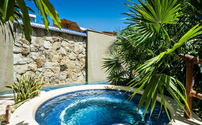 Porto Playa Condo Hotel