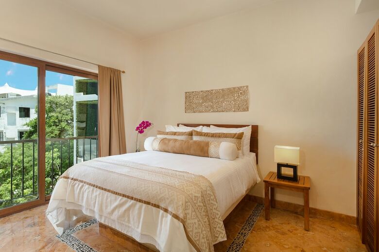 Porto Playa Condo Hotel