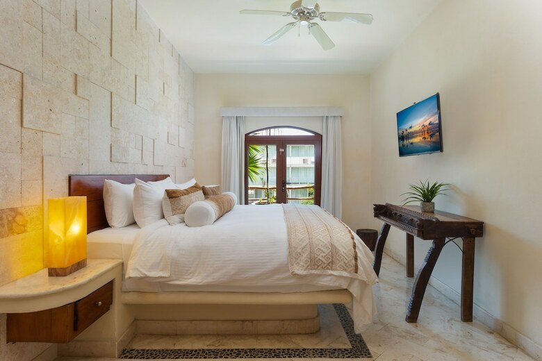 Porto Playa Condo Hotel