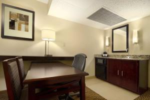 Embassy Suites Dallas Market Center Hotel