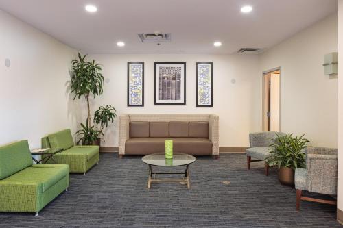 Holiday Inn Express Hotel & Suites Belleville