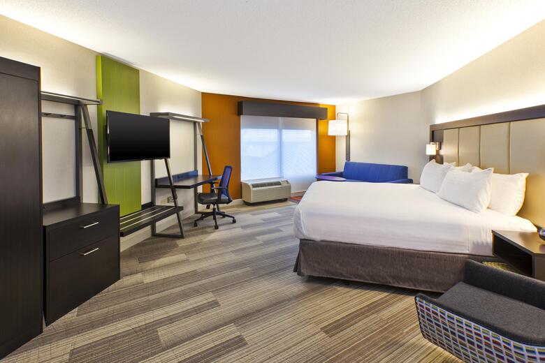Holiday Inn Express Hotel & Su