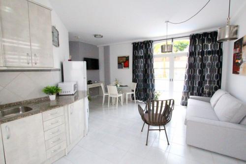 White Apartment Boutique
