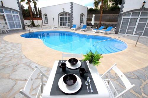 White Apartment Boutique