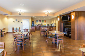 Hotel Comfort Suites East