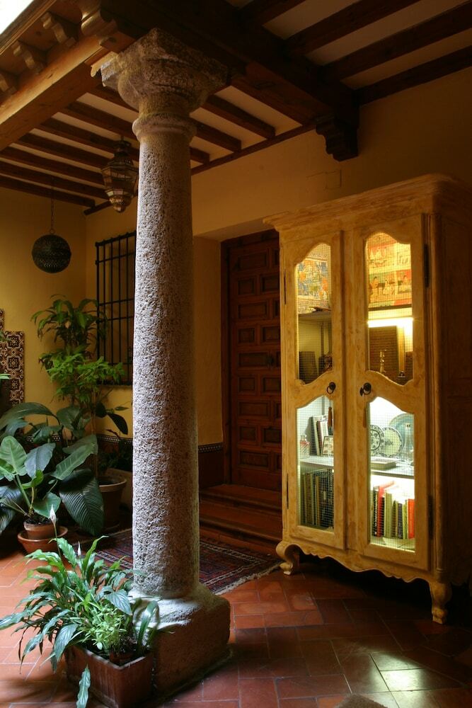 Hostal Almunia De San Miguel