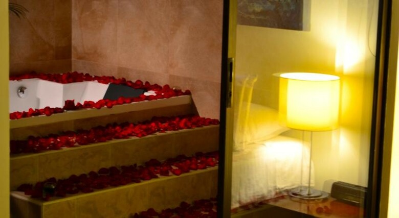 Hotel Suites 109