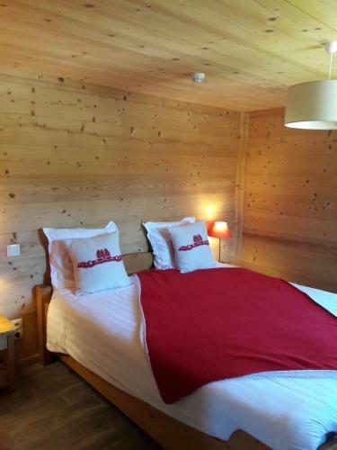 Bed & Breakfast Chalet Sous Le Jora - Chambres D'h�tes