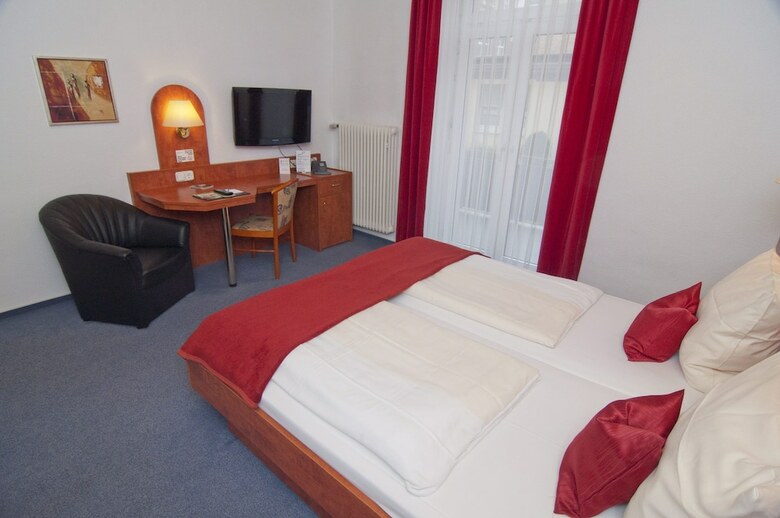 Hotel West