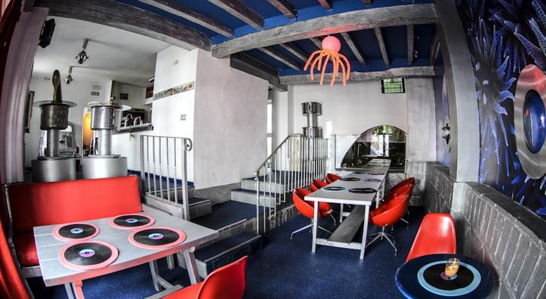 Hotel Enfrente Arte