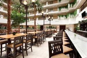 Embassy Suites La Quinta - Hotel & Spa