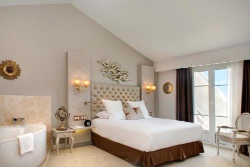 Grand Hotel Des Sablettes Plage, Curio Collection By Hilton
