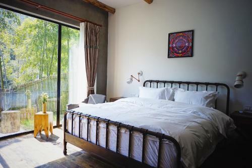 Black Jewels Inn