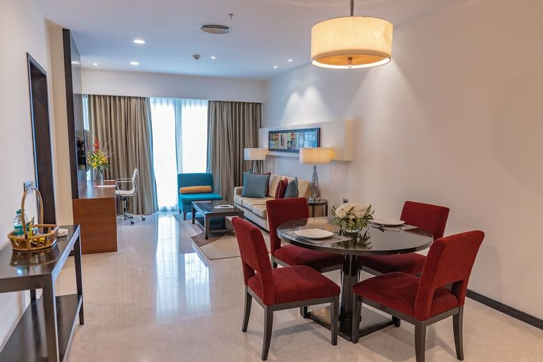 Hotel Somerset Greenways