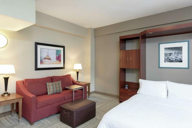 Hotel Hampton Inn Downtown, Across From Circle Center