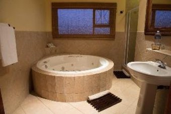 Hotel Mpongo Private Game Reserve