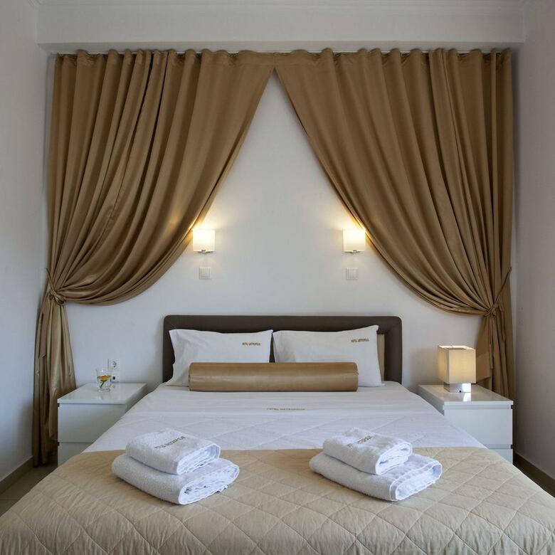 Metropolis Hotel