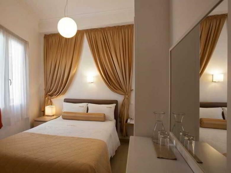 Metropolis Hotel