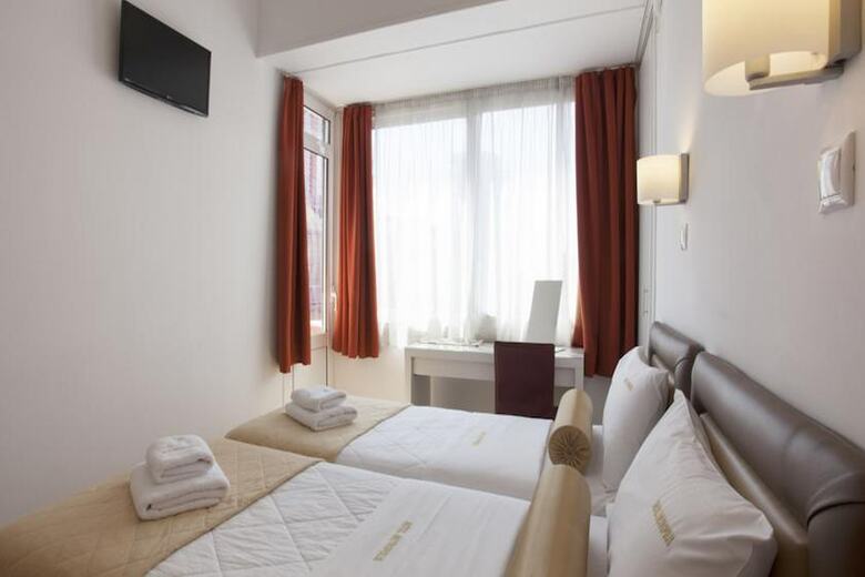 Metropolis Hotel