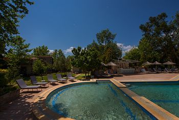Petrino Suites Hotel