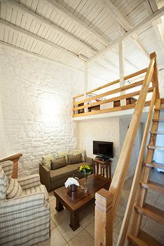 Petrino Suites Hotel