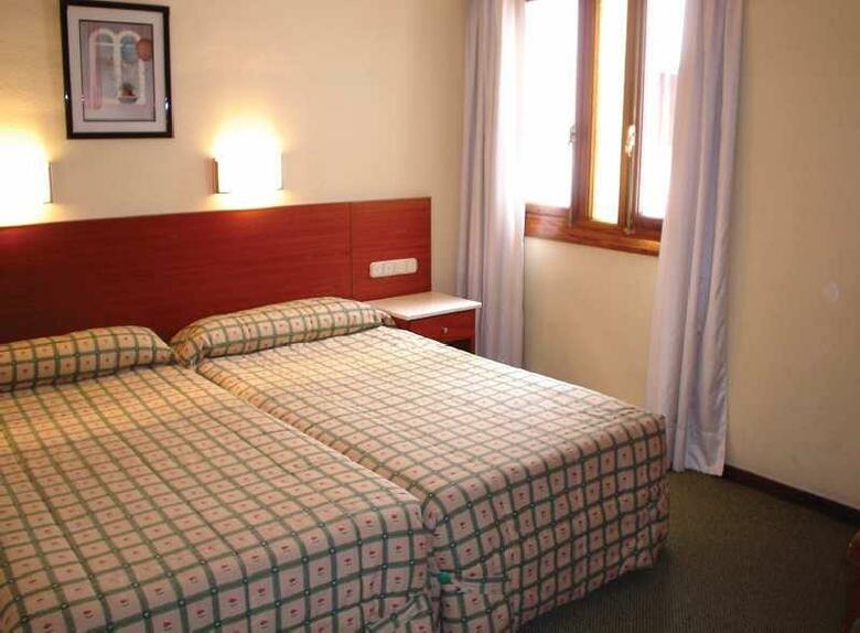 Hotel Macia Sevilla Kubb