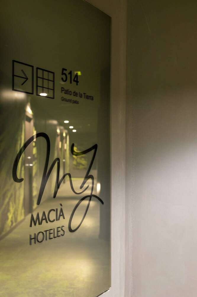 Hotel Macia Sevilla Kubb