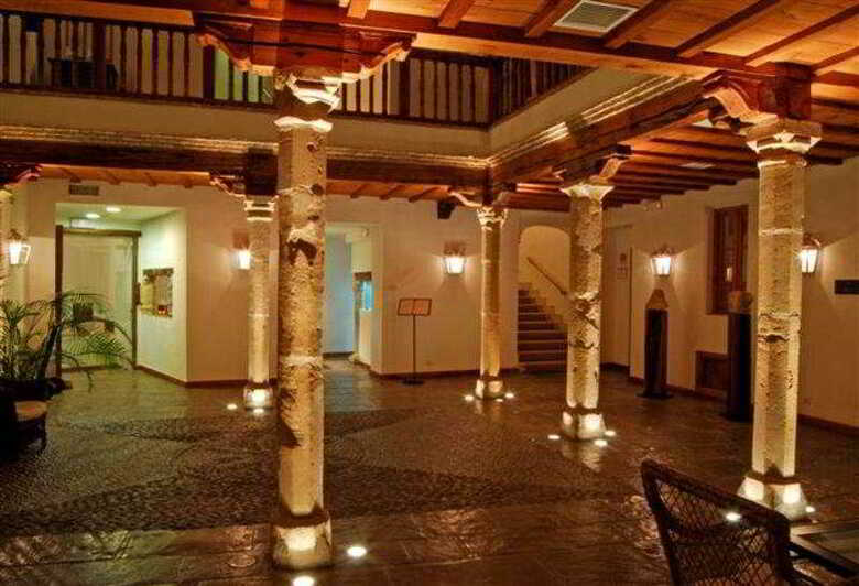 Hotel Puerta De La Luna